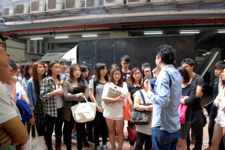 同學們均留心聆聽主持人講解