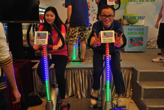 剛開始比賽，各員工依然精力充沛！