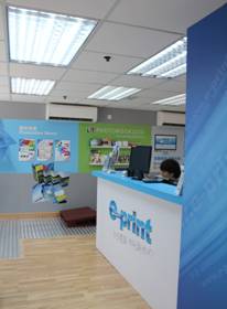 全新形象 – 葵興店內