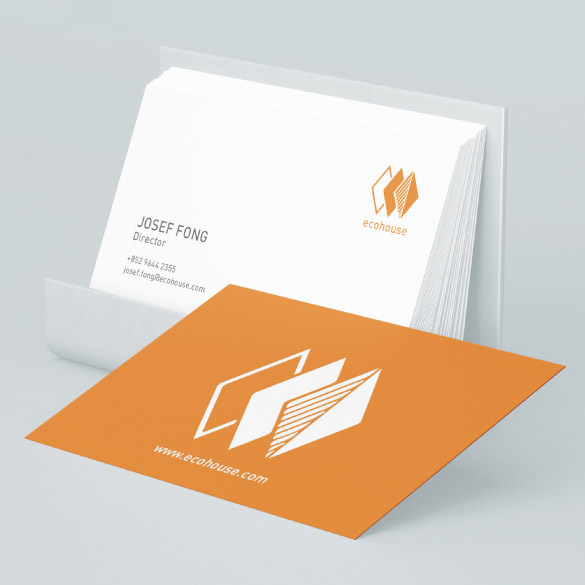 柯式白咭，近鏡展示白咭的質感，QR Code 都清晰可以用