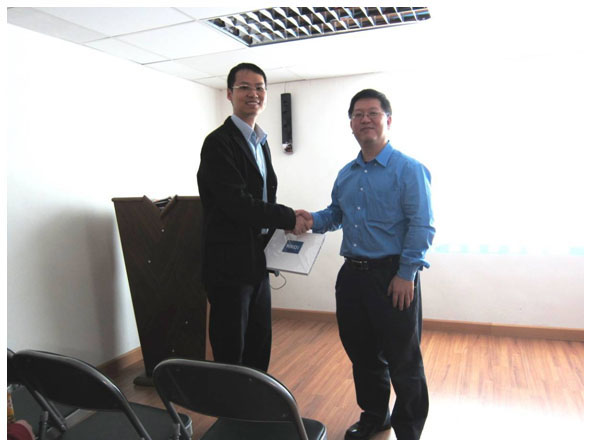 當然唔少得致送紀念品環節啦！